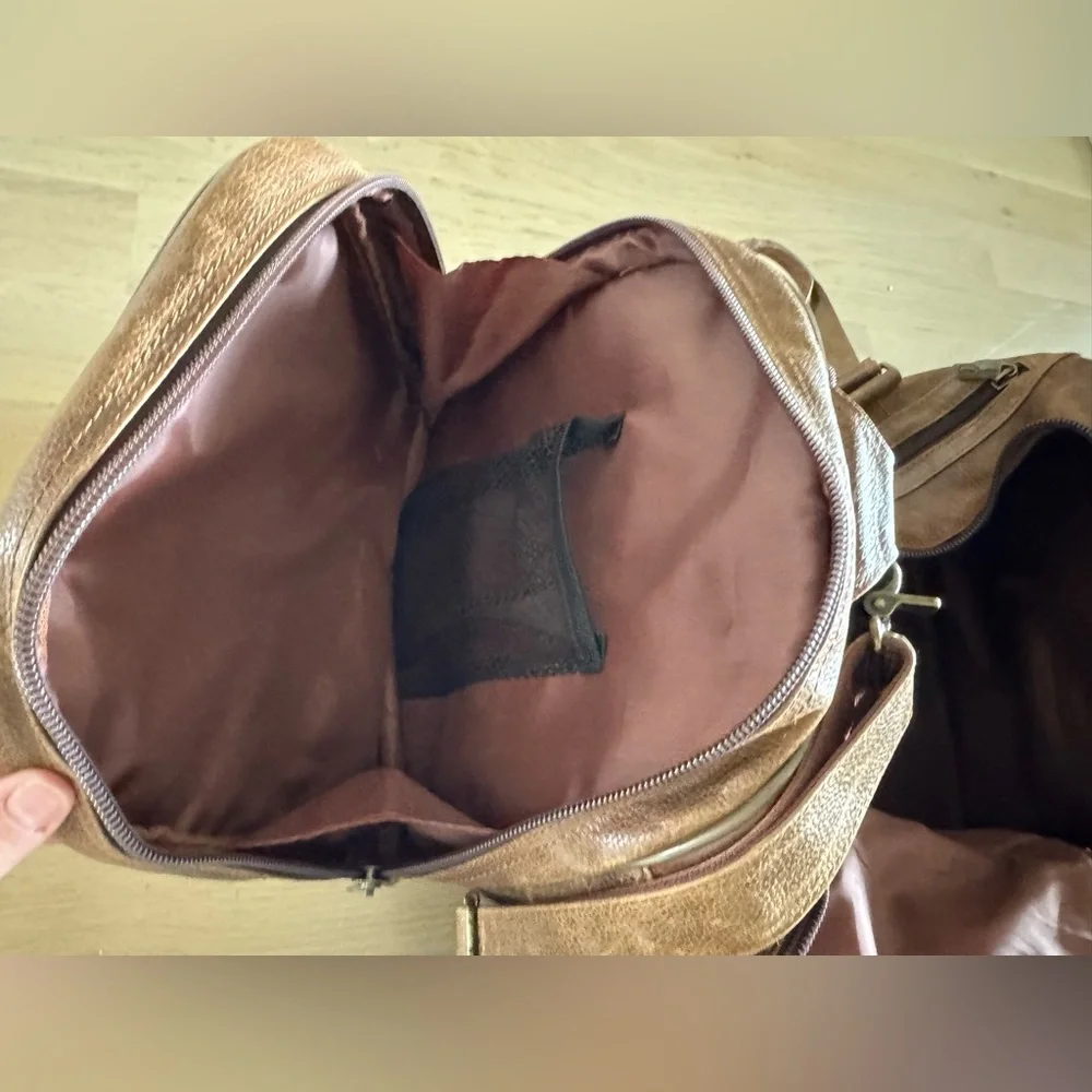 Amerileather brown leather dufflebag